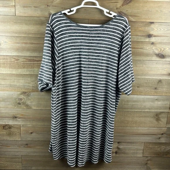 Torrid Womens Shirt Super Soft Plush Tunic Vneck Striped Knit Comfy Size 6X - Picture 5 of 6